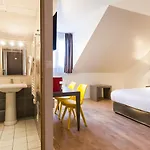 Du Chateau מלון 3*