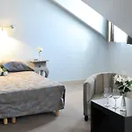 Du Chateau 3*