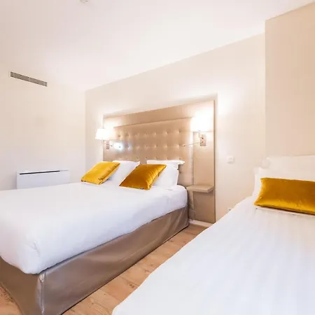 Отель Hotel Du Chateau Мезон-Лафит