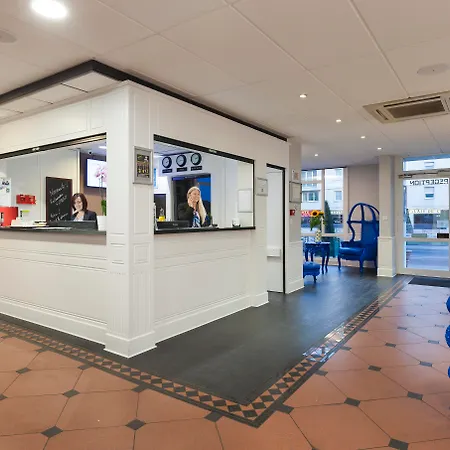 Quality Paris Ouest Hotel 3*