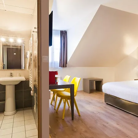 Du Chateau De Hotel 3*