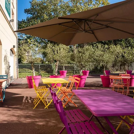 Western Du Chateau Laffitte מלון