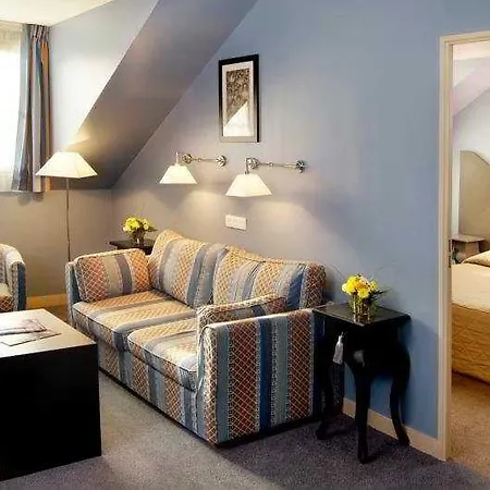 Quality Paris Ouest Hotel 3*