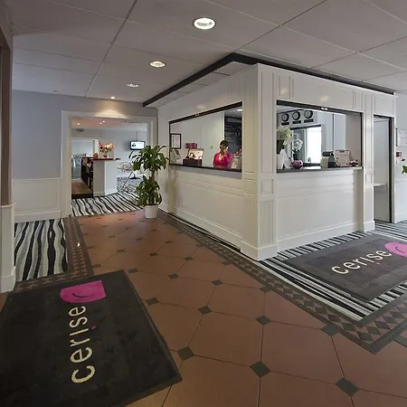 Du Chateau Hotel