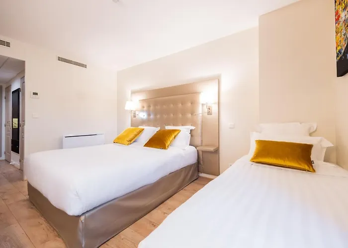 Отель Du Chateau Мезон-Лафит