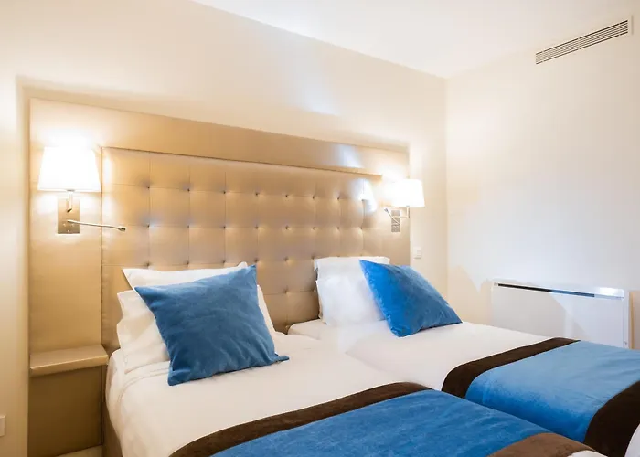 Du Chateau Отель 3*