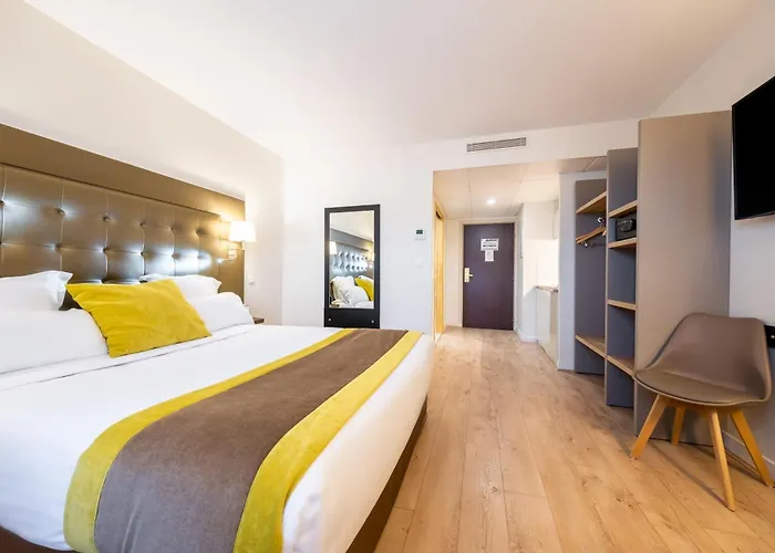 Отель Du Chateau 3*