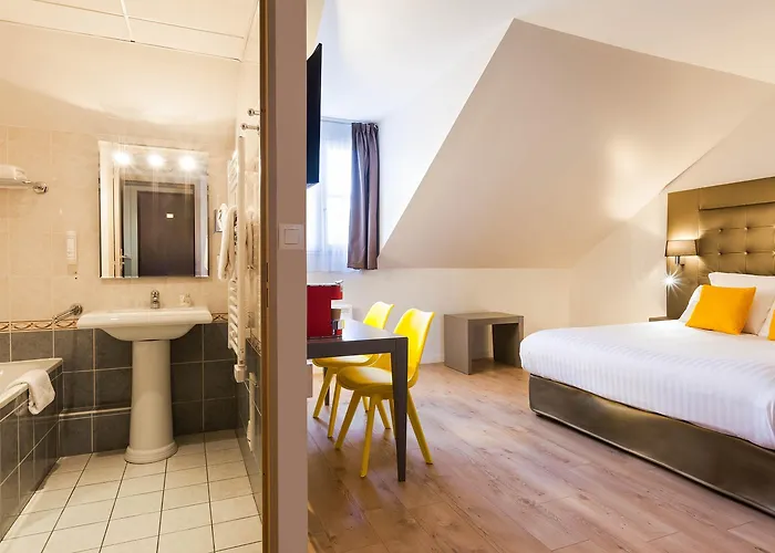 Du Chateau Отель 3*