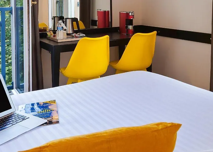 Du Chateau 3* Мезон-Лафит