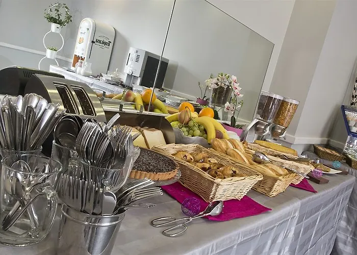 Du Chateau Отель Мезон-Лафит