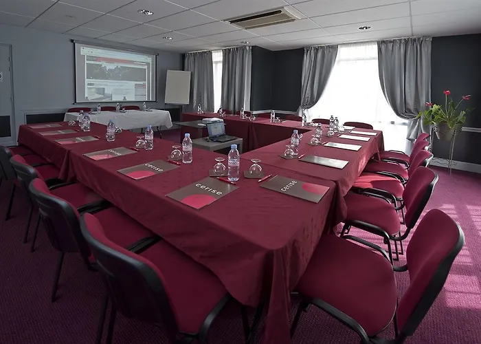 Du Chateau 3* Мезон-Лафит